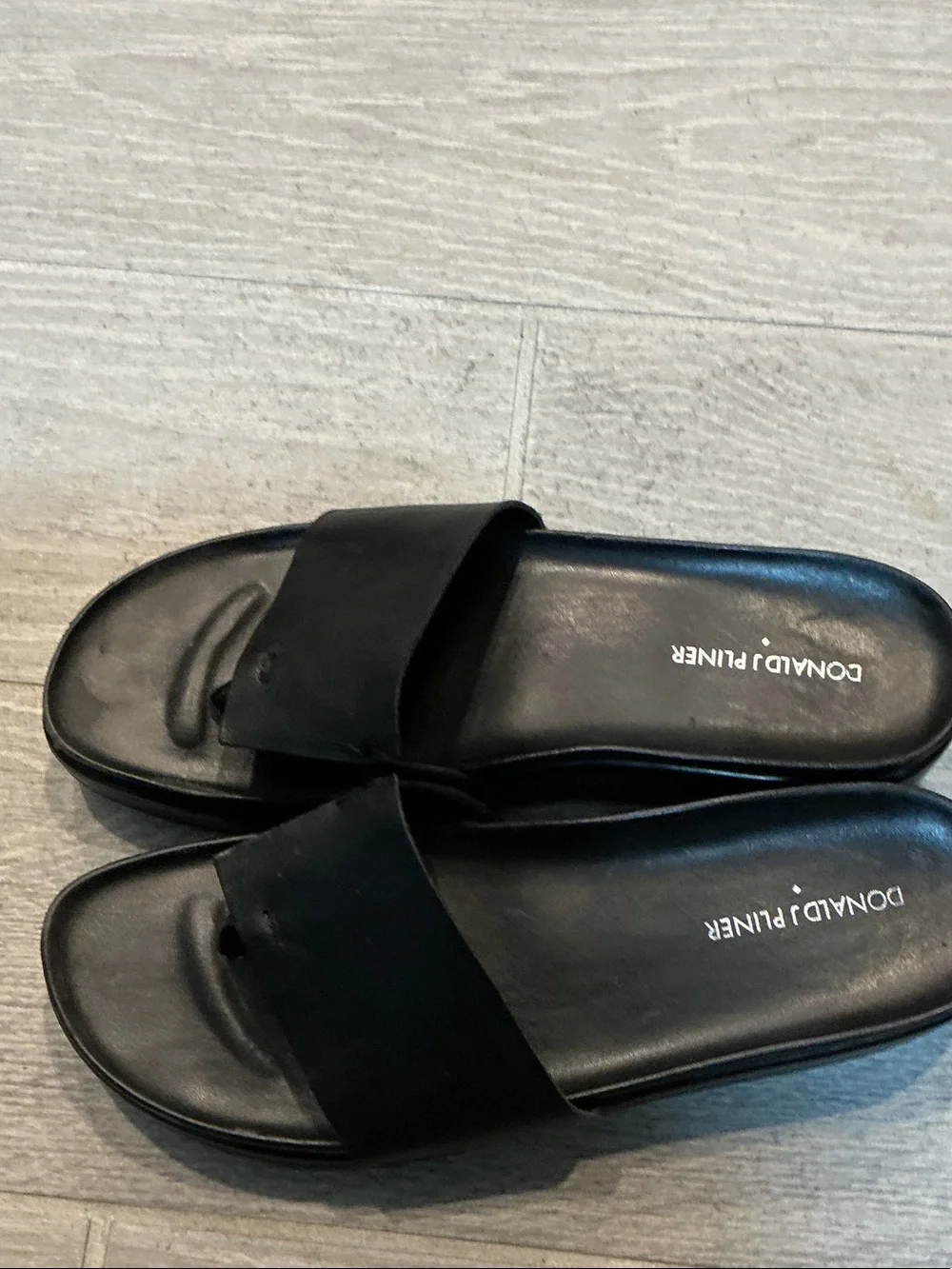 Donald J. Pliner Fifi Slide Black Leather Wide-Band Slide Sandals Women Sz 9.5N